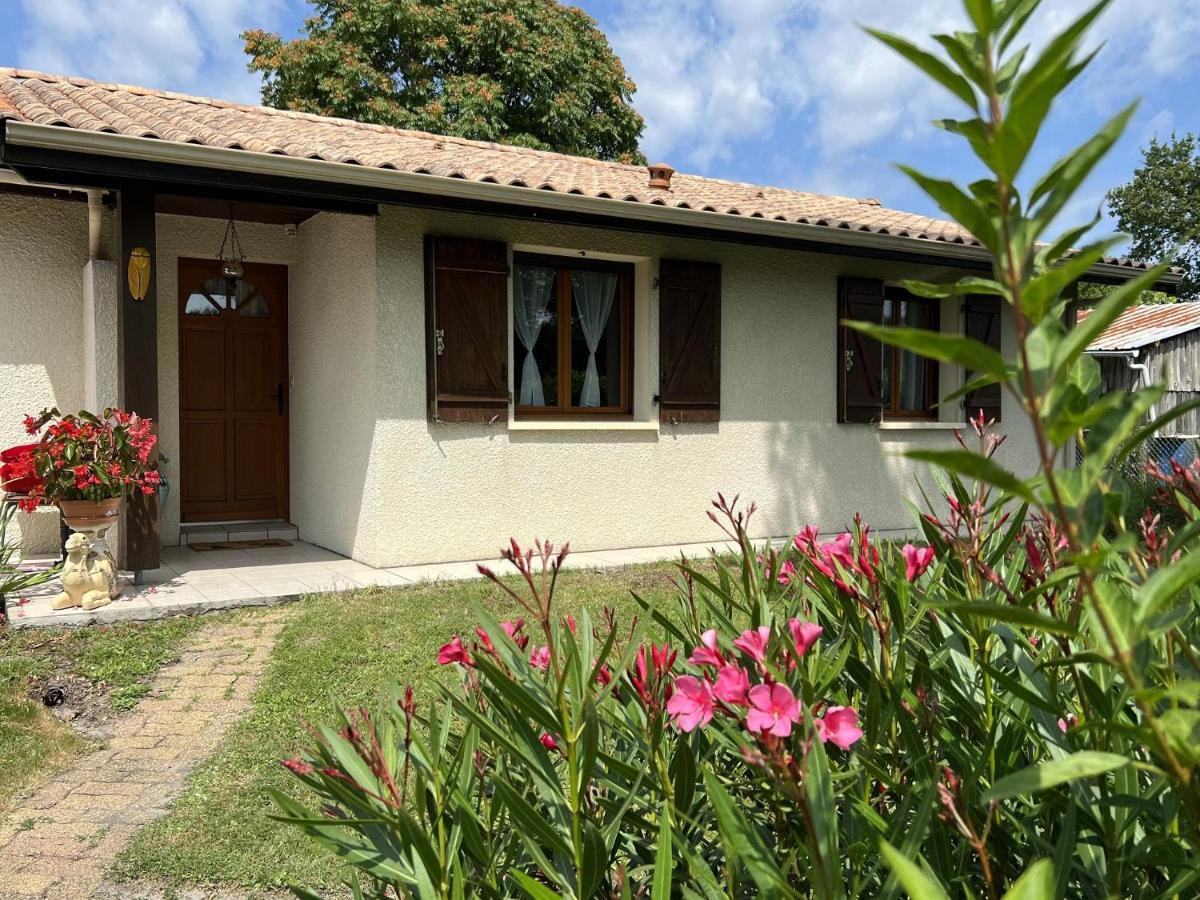 Gite Les Garbails Le Barp Exterior photo